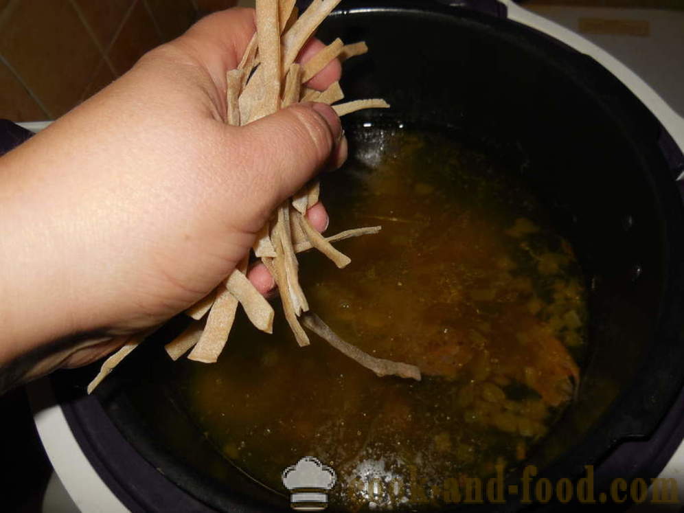 Leves házi tésztával és a csirke szívek -, hogyan kell főzni csirke leves multivarka, lépésről lépésre recept fotók