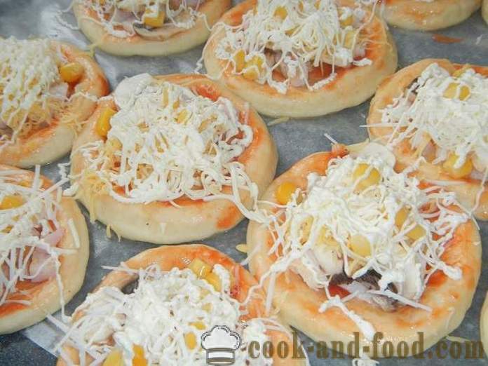 Mini pizzák tésztát a sütőben - hogyan lehet egy mini-pizza otthon, lépésről lépésre recept fotók