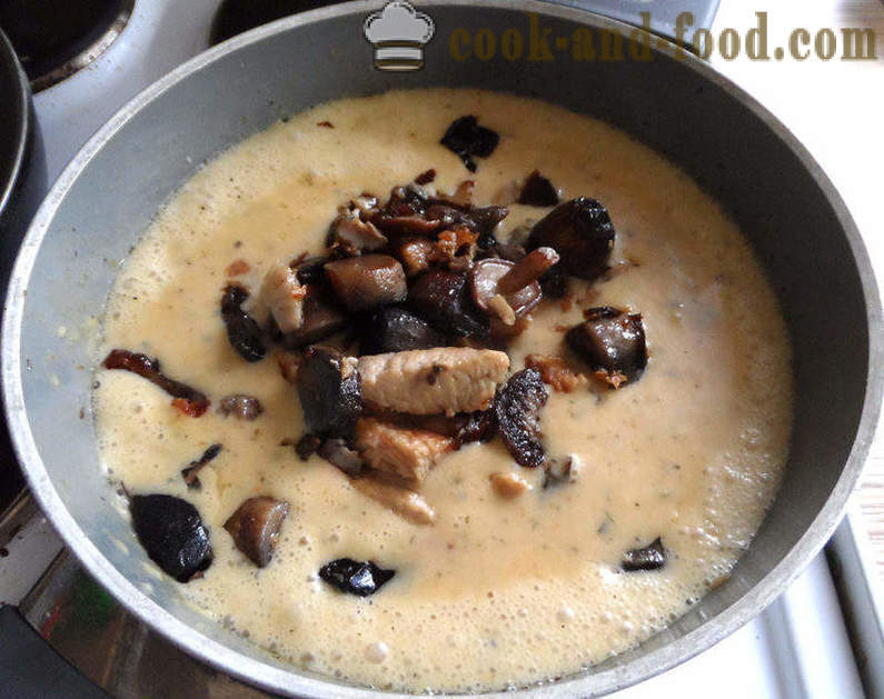 Törökország gombával, tejszínes mártásban - lépésről lépésre, hogyan kell főzni a pulyka gombával, egy recept egy fotó