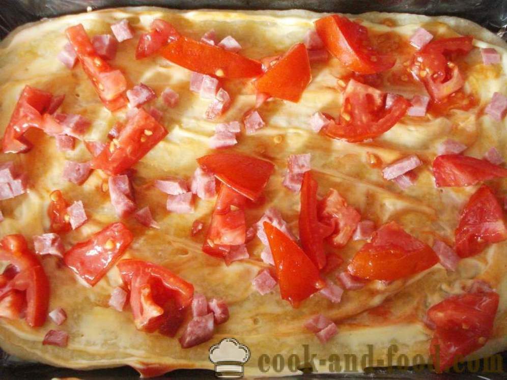 Pizza a kész kelt tésztát a sütőben - hogyan lehet egy pizza kolbásszal otthon, lépésről lépésre recept fotók