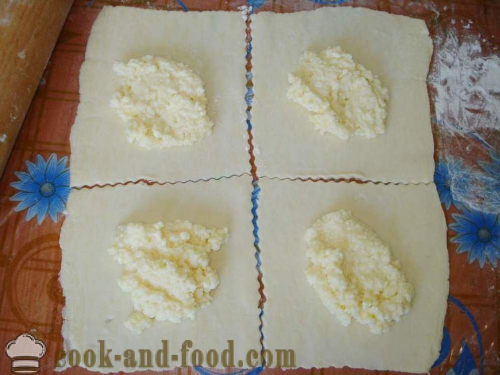 Puff sajttal leveles tészta - lépésről lépésre, hogyan lehet leveles tészta sajttal sütőben, a recept egy fotót