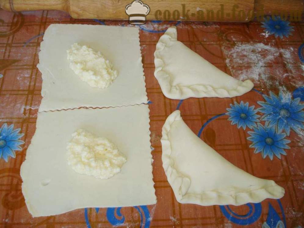 Puff sajttal leveles tészta - lépésről lépésre, hogyan lehet leveles tészta sajttal sütőben, a recept egy fotót