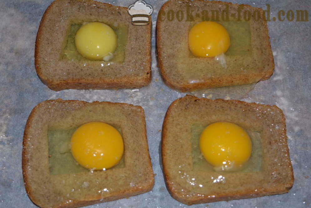 Barna kenyér pirítós tojással - hogyan kell főzni a pirítós fekete kenyeret a kemencében, a lépésről lépésre recept fotók