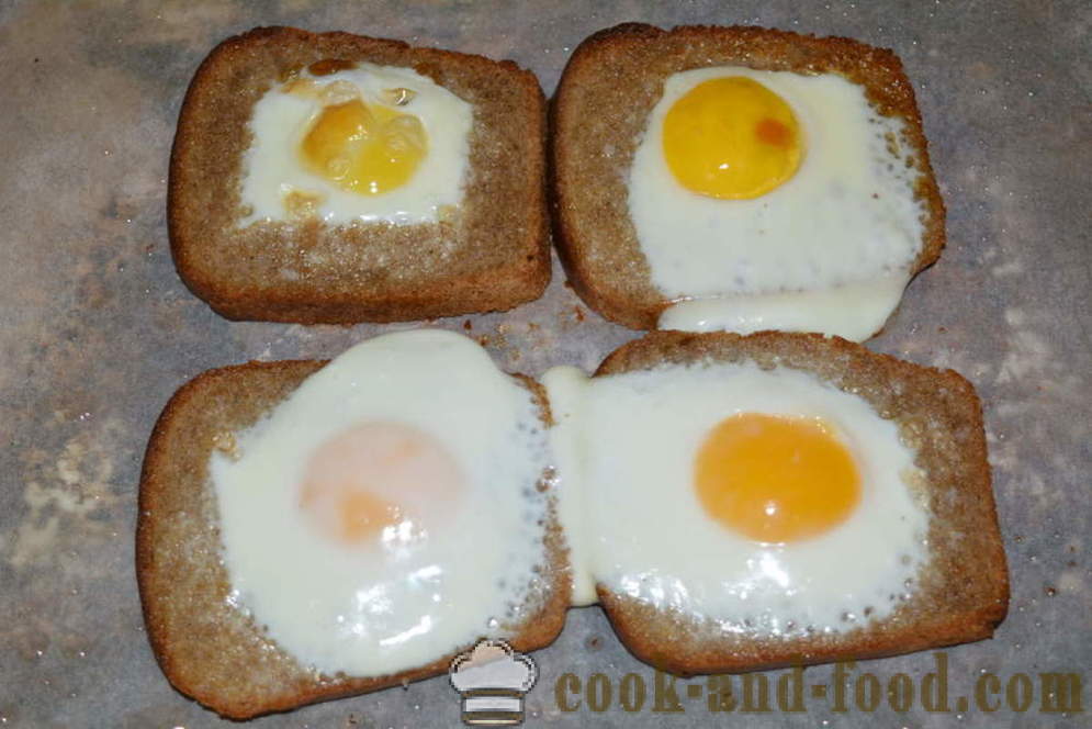 Barna kenyér pirítós tojással - hogyan kell főzni a pirítós fekete kenyeret a kemencében, a lépésről lépésre recept fotók