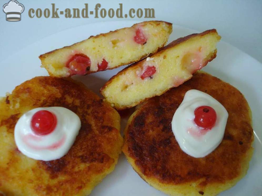 Cheesecakes bogyók mazsola -, hogyan kell főzni cheesecakes egy serpenyőben, egy lépésről lépésre recept fotók