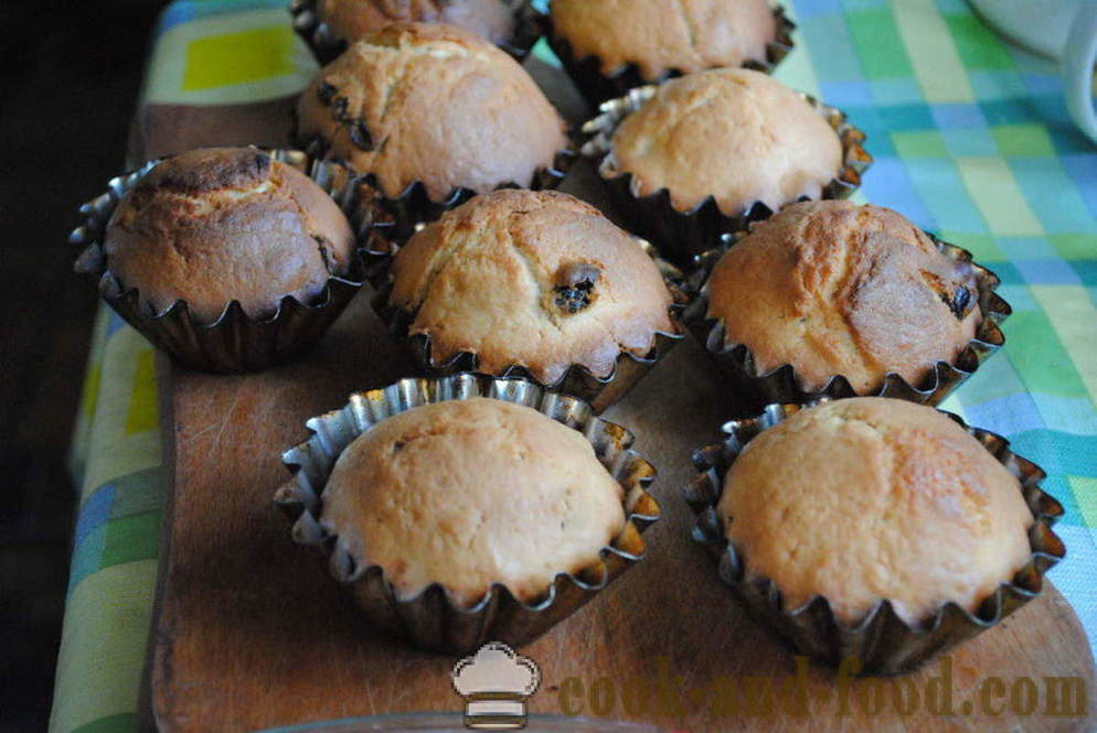 Házi sütemény mazsolával a sütőben - hogyan muffin mazsolával a kefir, a lépésről lépésre recept fotók