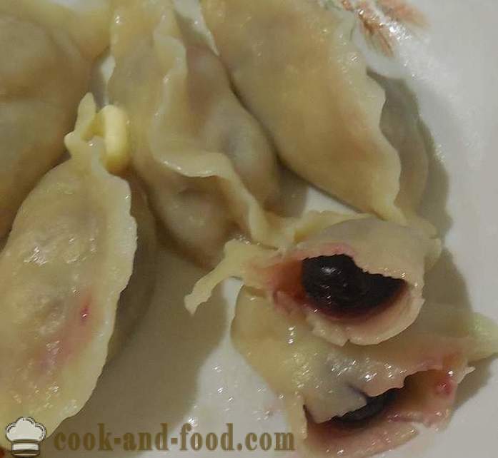 Bolyhos galuska cseresznye a szérum vagy kefir - egy recept, hogyan kell főzni galuska cseresznye, lépésről lépésre fotókkal