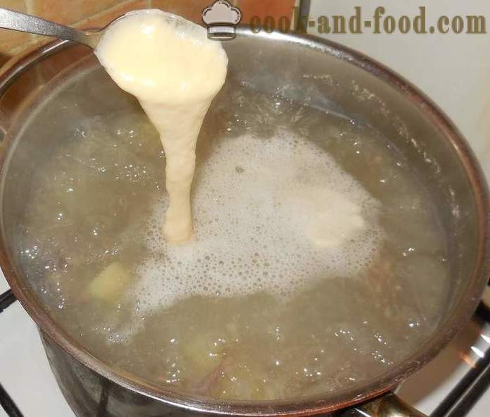 Leves gombóc húsleves - hogyan gombóc tojás és liszt - egy lépésről lépésre recept fotók