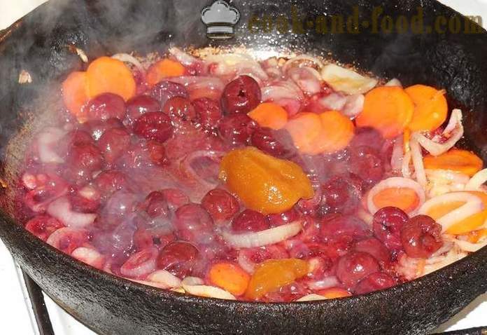 Finom és lágy sertésmáj párolt mézes mártással cseresznye és fűszerek - szokatlan lépésről lépésre recept fotók