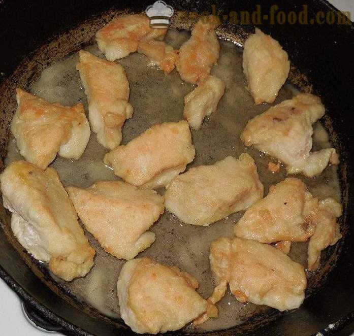 Főzni csirke egy serpenyőben keményítő - lédús és ízletes - a recept egy fotó