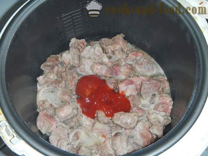 Párolt burgonya hússal multivarka, egy serpenyőben a tűzre - lépésről lépésre recept, hogyan kell főzni a burgonya pörkölt hússal multivarka - fotókkal