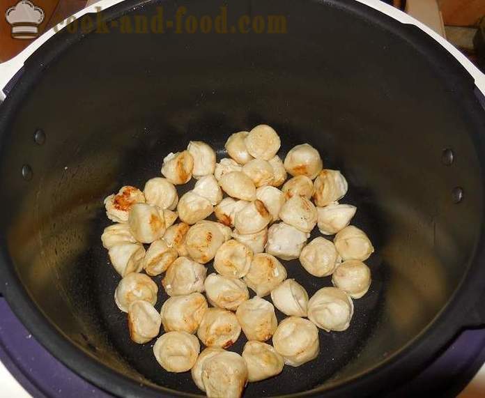 Gombóc multivarka párolt mártásban tejföllel és paradicsomos - hogyan kell főzni gombócokat multivarka - egy egyszerű recept a fotó