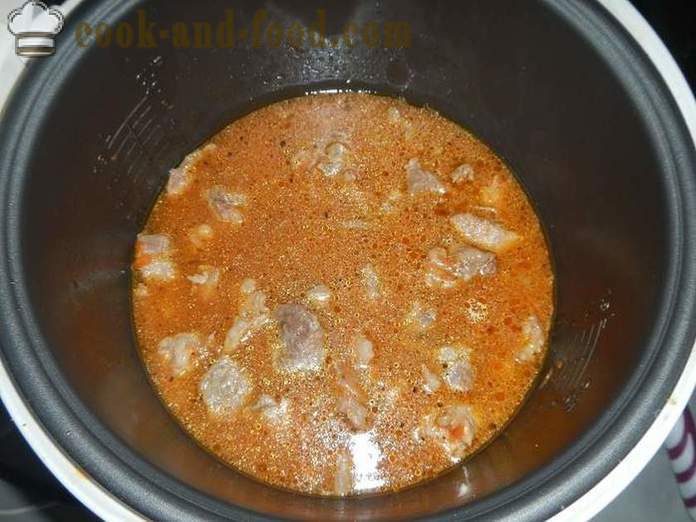 Finom sertés gulyást szósszal multivarka vagy sertés - lépésről lépésre recept fotókkal, hogyan kell főzni sertés gulyás