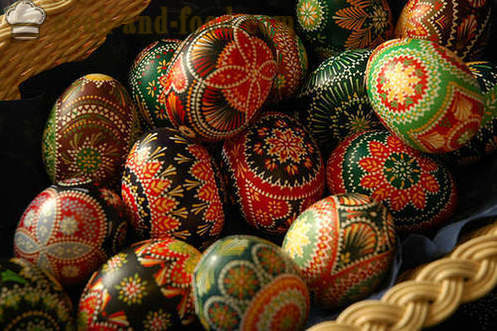 A történelem a húsvéti tojások - ahol a hagyomány ment és miért húsvéti festett tojás hagyma bőr