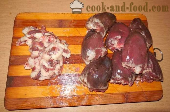 Hússzeleteket a szív egy serpenyőben -, hogyan kell főzni a pulyka szívek hússzeleteket tésztát, egy lépésről lépésre recept fotókkal.