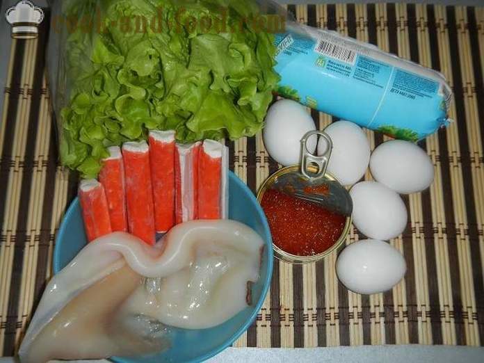 Egy egyszerű és finom saláta tintahal, rák botokkal és vörös kaviárral -, hogyan kell elkészíteni a saláta tintahal tojás, egy lépésről lépésre recept fotókkal.
