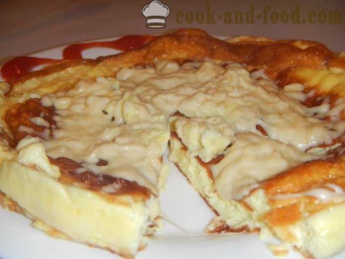 Finom levegő omlett tejfölös egy serpenyőben -, hogyan kell főzni rántotta sajt, egy recept lépésről lépésre fotókkal.