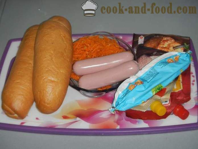 Finom házi hot dog - hogyan lehet a hot dog, a lépésről lépésre recept fotókkal.