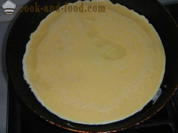 Roll az omlettet krémsajttal, és a tokfélék - hogyan kell főzni omletny tekercs töltelék, lépésről lépésre recept fotókkal.