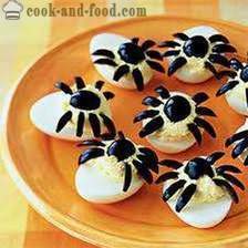 Töltött tojás és ételek Halloween receptek: „Tojás vámpír szeme” vagy „invázió a pókok”